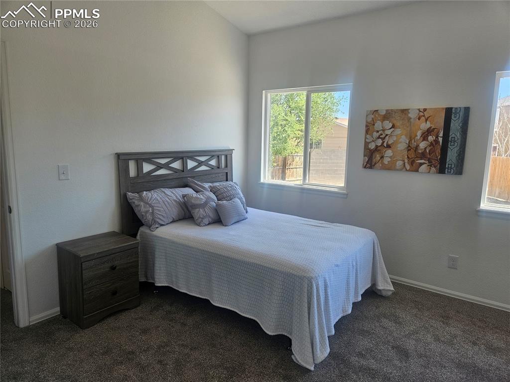 Image 16 of 21: Bedroom