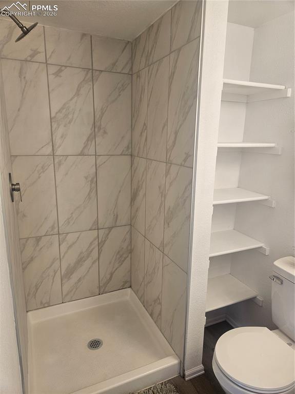 Image 17 of 21: Bathroom