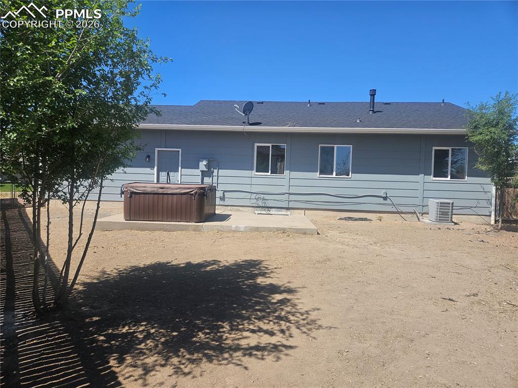 Image 20 of 21: Back of Structure