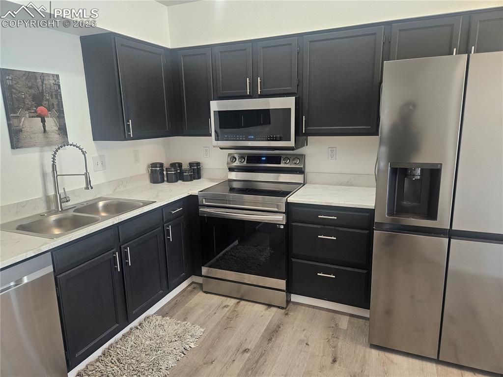 Image 6 of 21: Kitchen