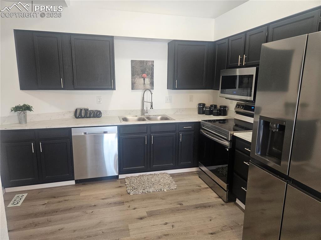 Image 8 of 21: Kitchen