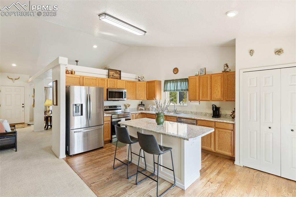 Image 16 of 47: Kitchen