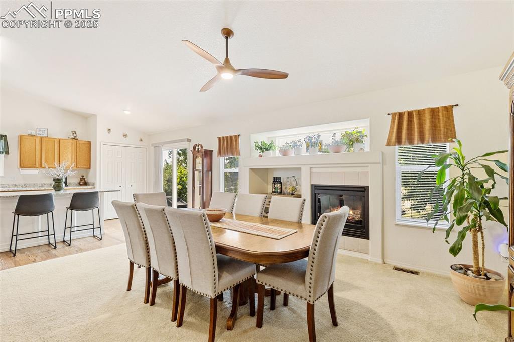 Image 21 of 47: Dining Area