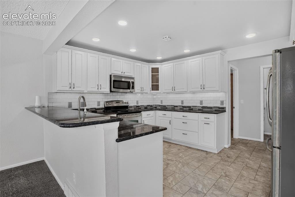 Image 13 of 46: Kitchen