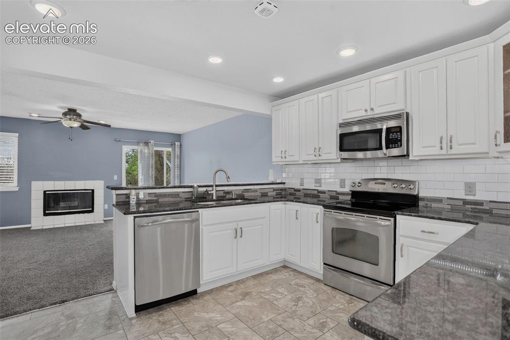 Image 14 of 46: Kitchen