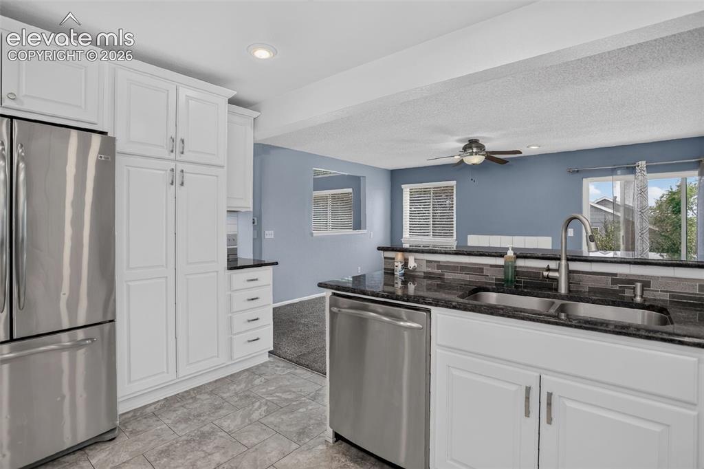 Image 15 of 46: Kitchen