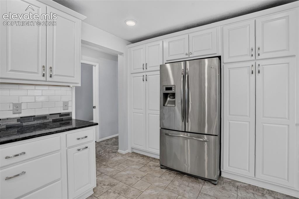 Image 16 of 46: Kitchen