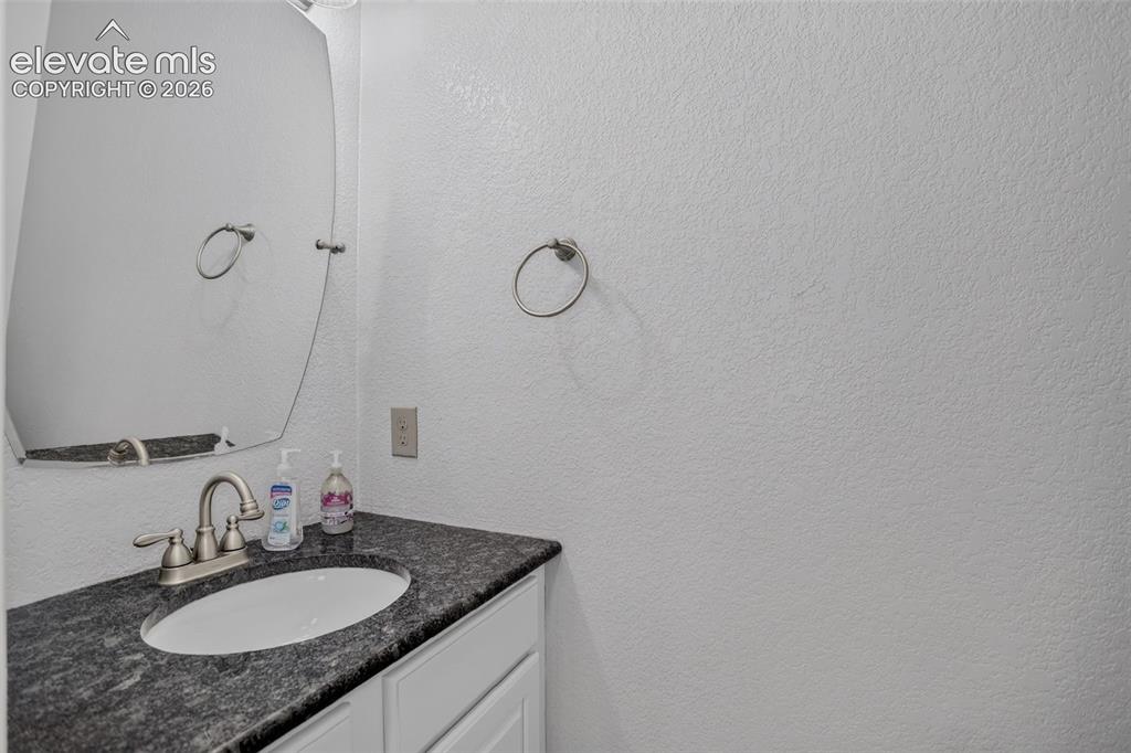 Image 17 of 46: Bathroom