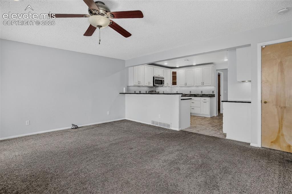 Image 19 of 46: Living Room