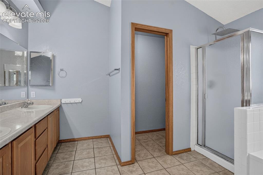 Image 28 of 46: Bathroom