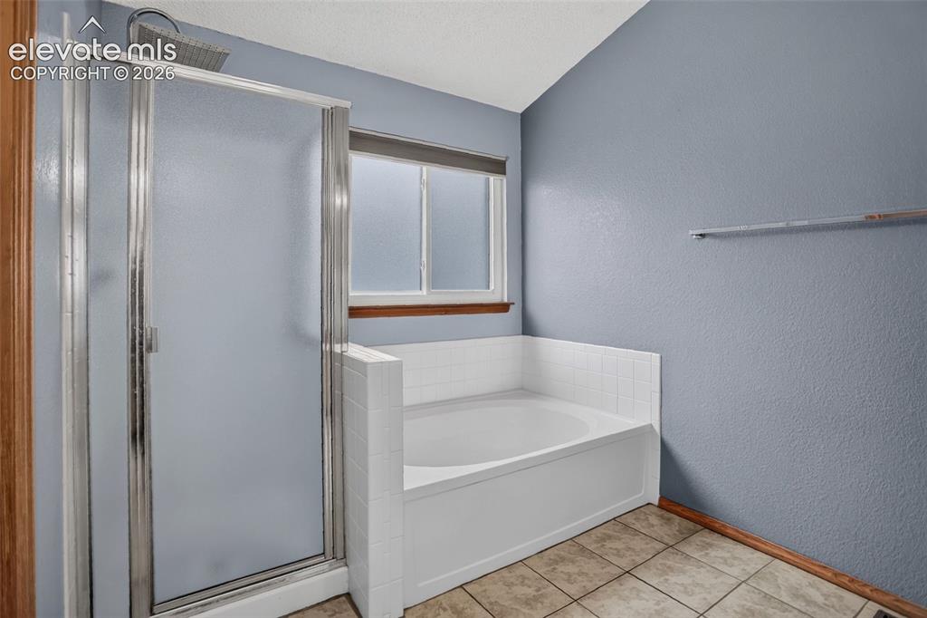 Image 29 of 46: Bathroom