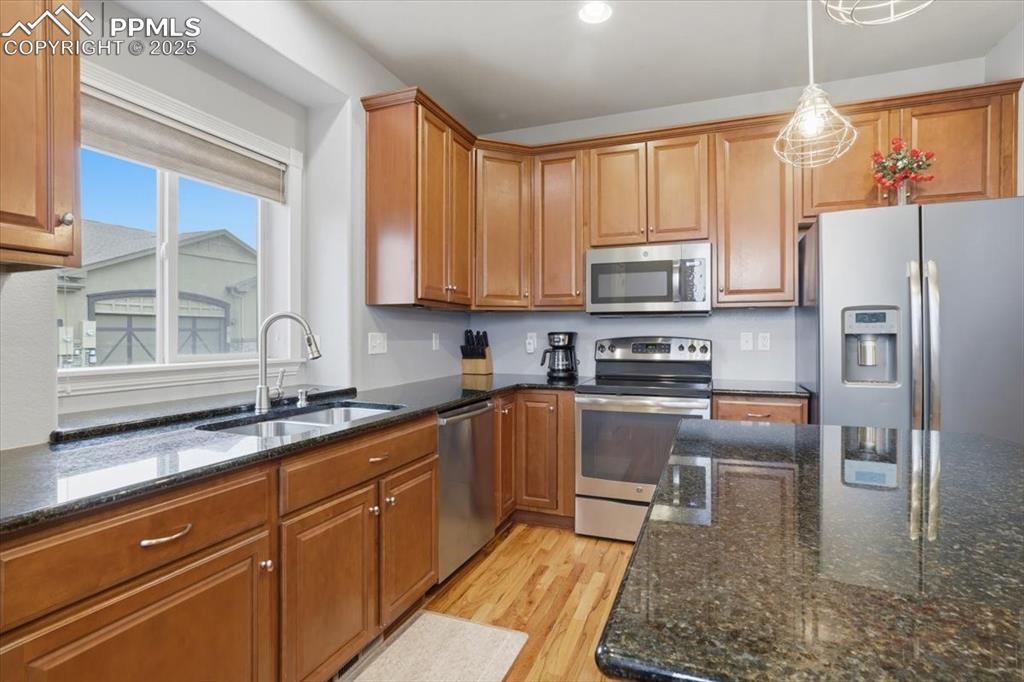 Image 11 of 30: Kitchen