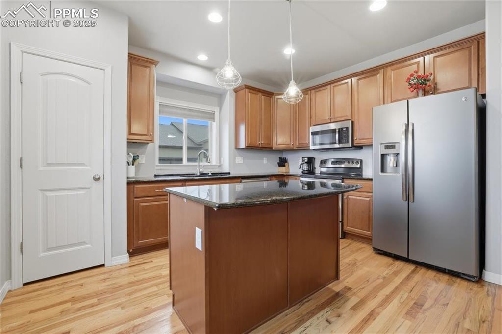 Image 12 of 30: Kitchen