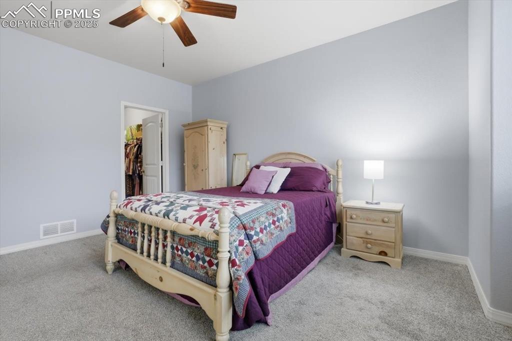 Image 17 of 30: Bedroom