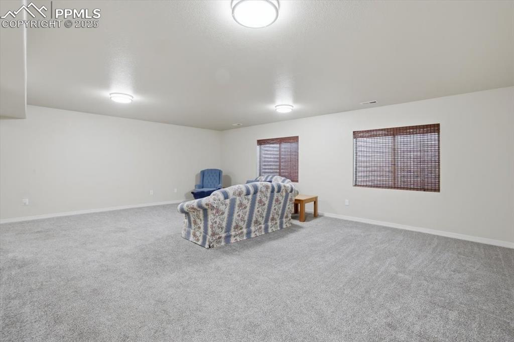 Image 23 of 30: Sitting Room