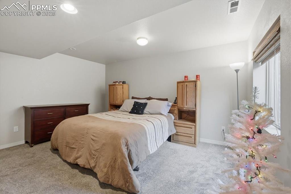 Image 24 of 30: Bedroom