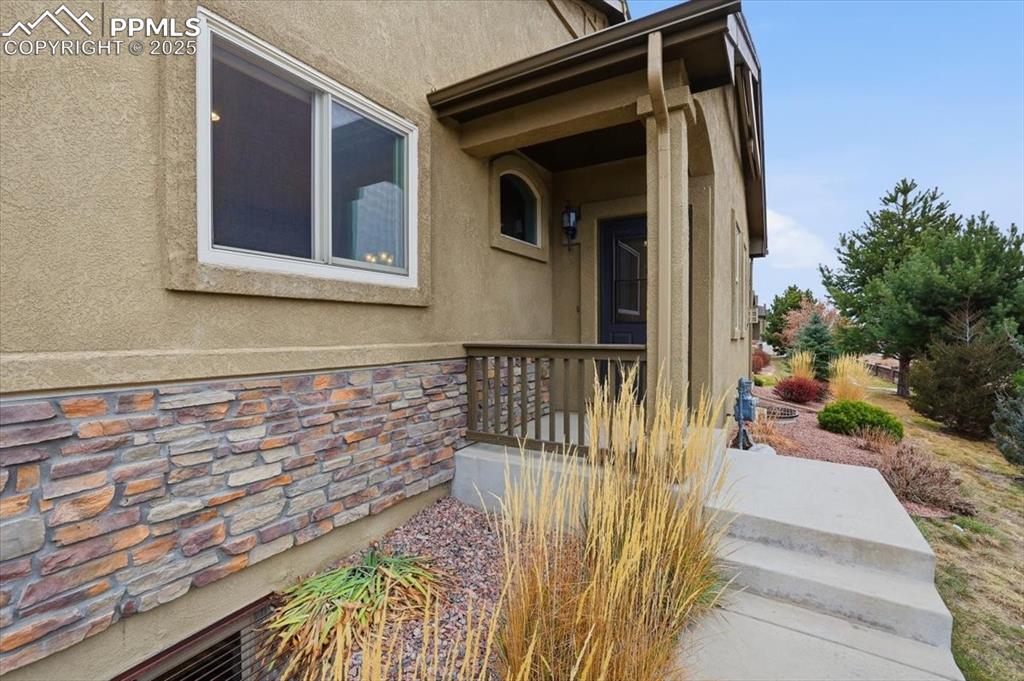 Image 3 of 30: Entry