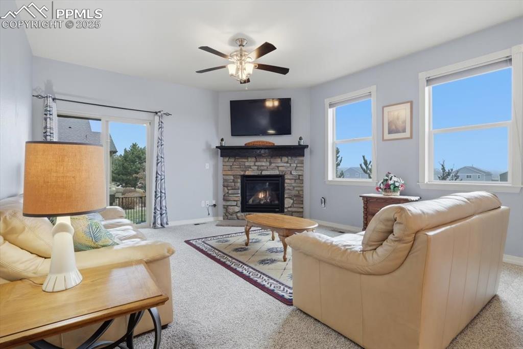 Image 5 of 30: Living Room