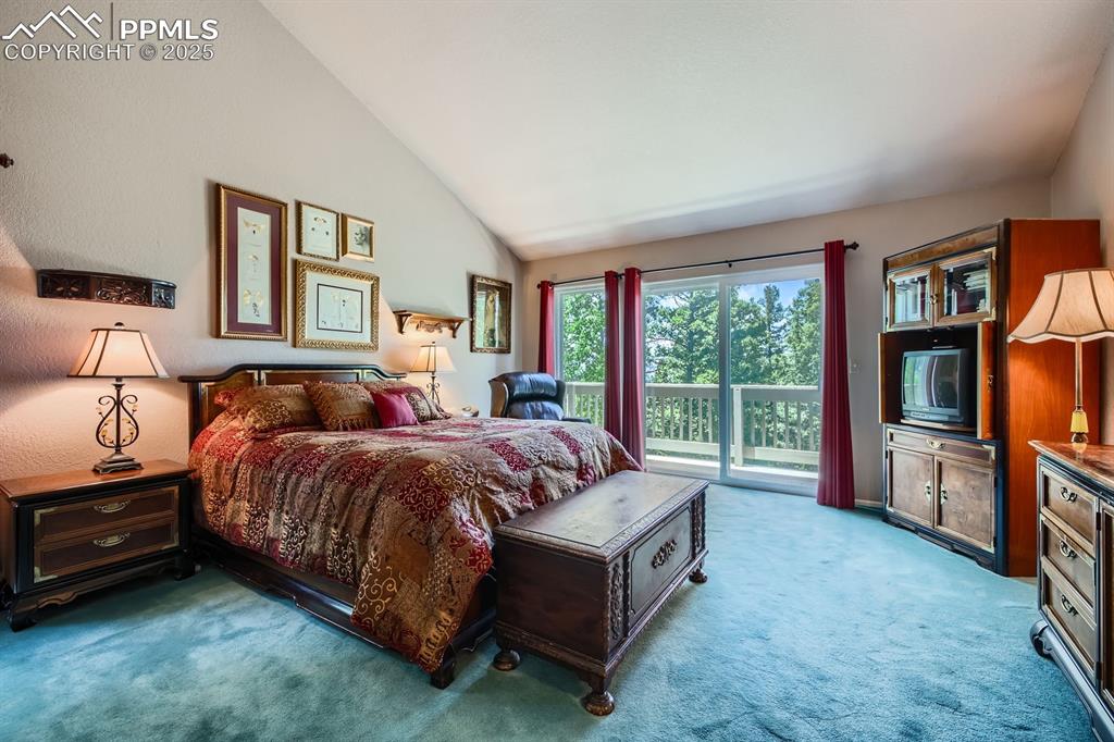 Image 15 of 28: Bedroom