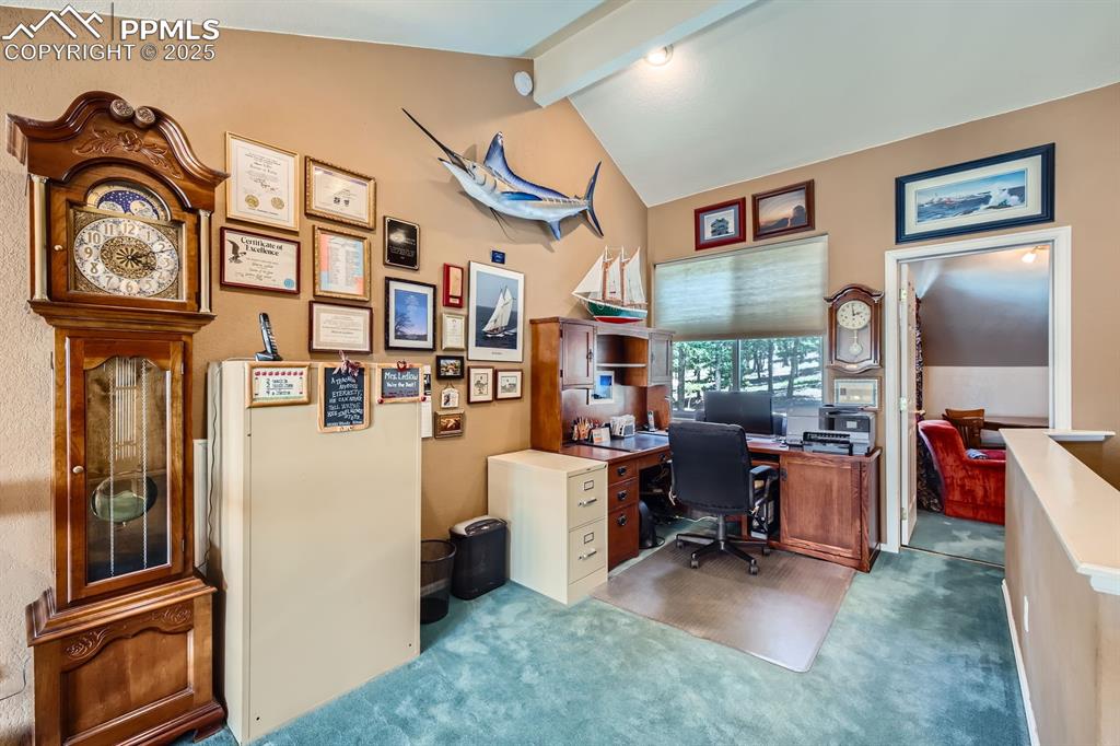 Image 19 of 28: Office