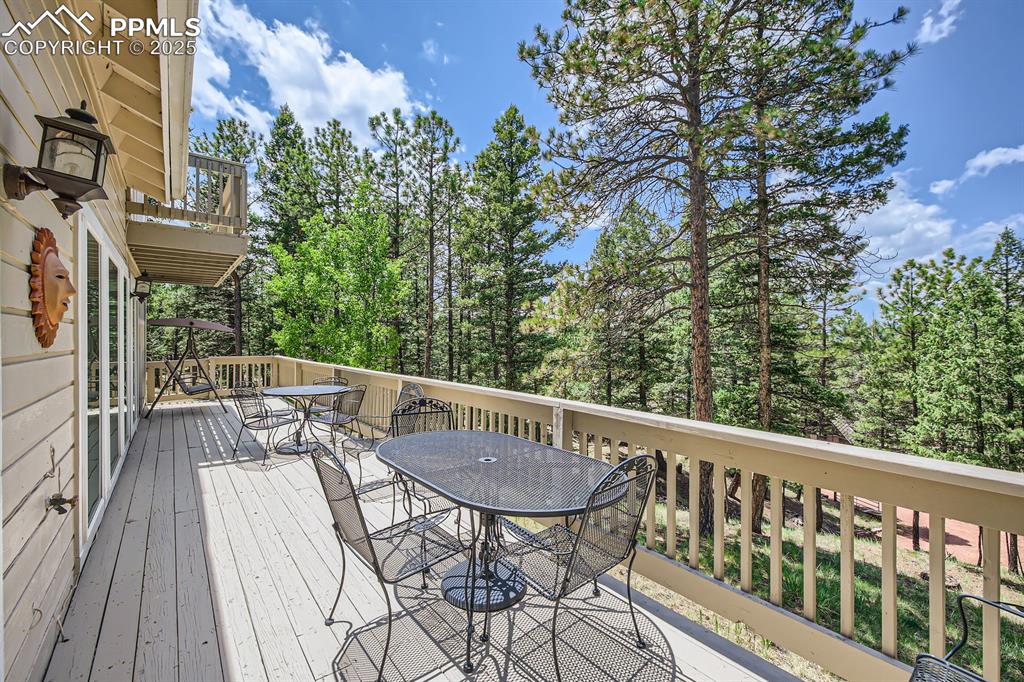 Image 24 of 28: Deck