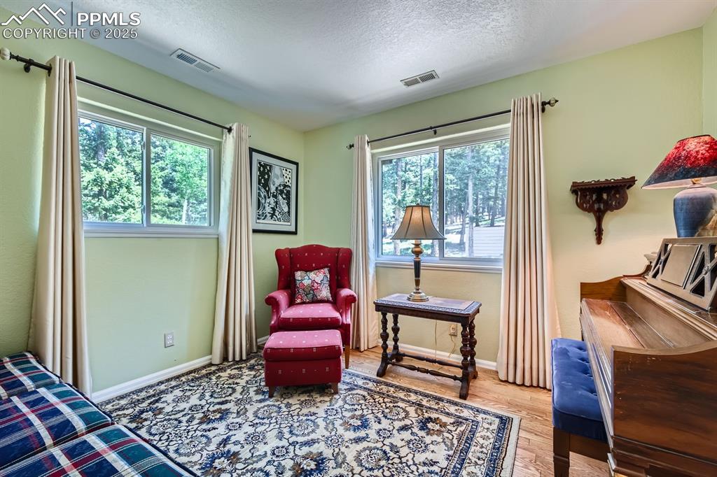 Image 8 of 28: Sitting Room