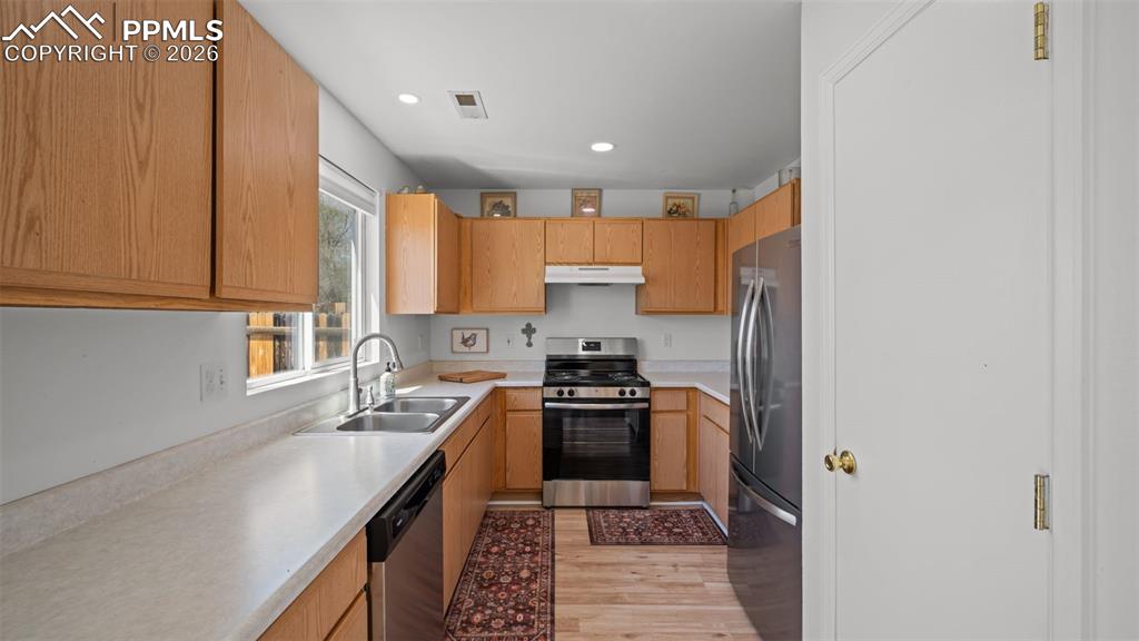 Image 10 of 37: Kitchen