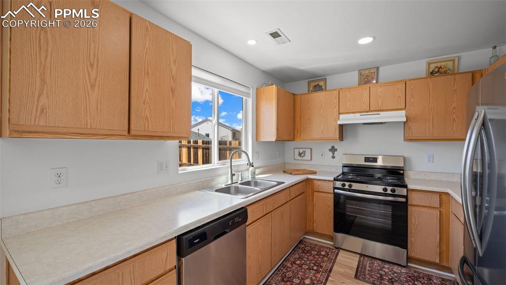 Image 11 of 37: Kitchen