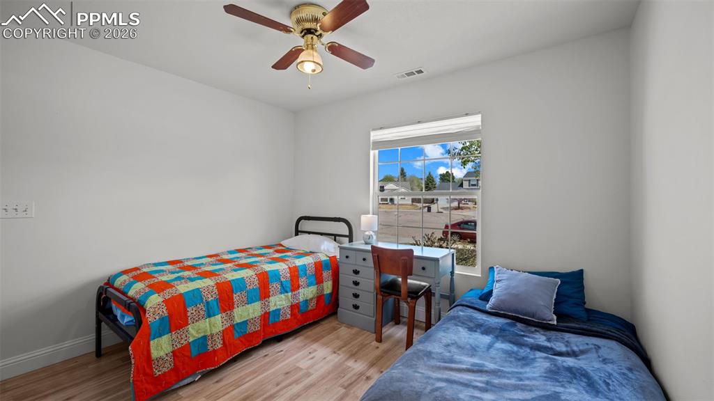 Image 14 of 37: Bedroom