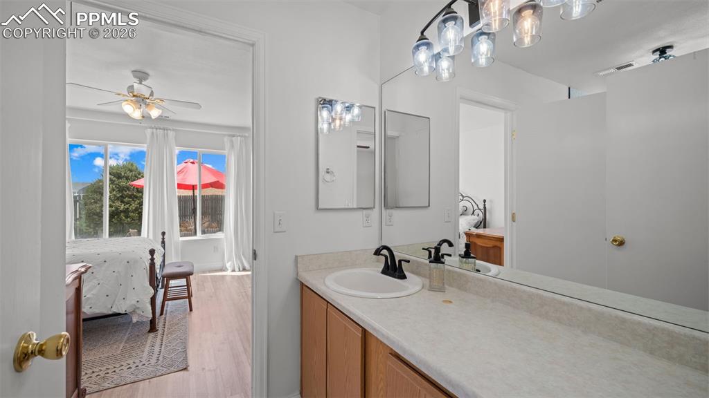 Image 17 of 37: Bathroom