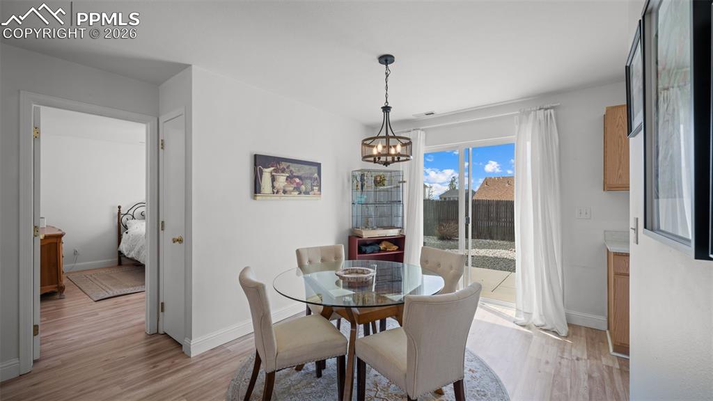 Image 20 of 37: Dining Area