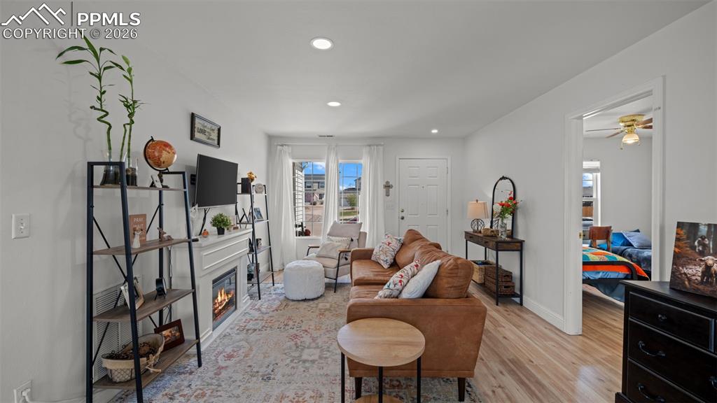 Image 4 of 37: Sitting Room