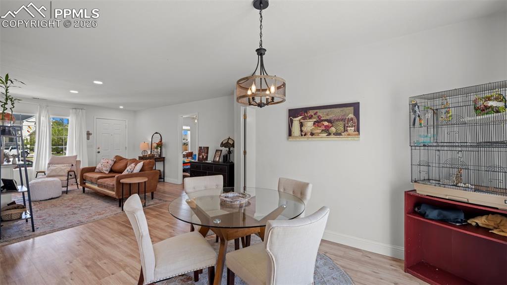 Image 7 of 37: Dining Area