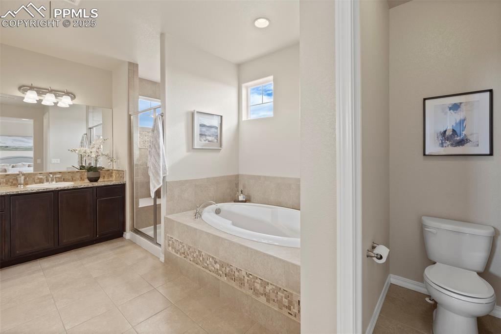 Image 30 of 48: Bathroom