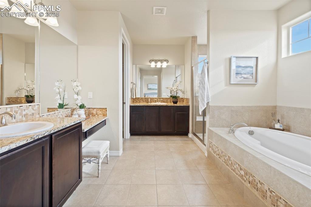 Image 31 of 48: Bathroom