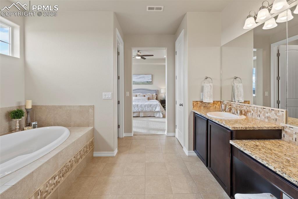 Image 32 of 48: Bathroom