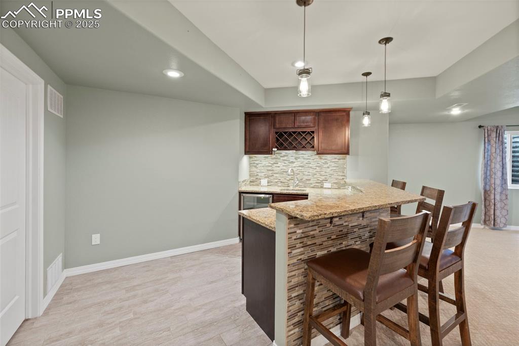 Image 34 of 48: Kitchen