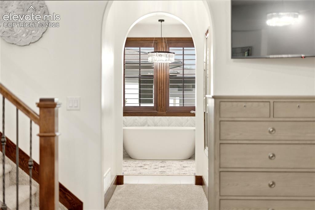 Image 19 of 46: Stunning Master bath