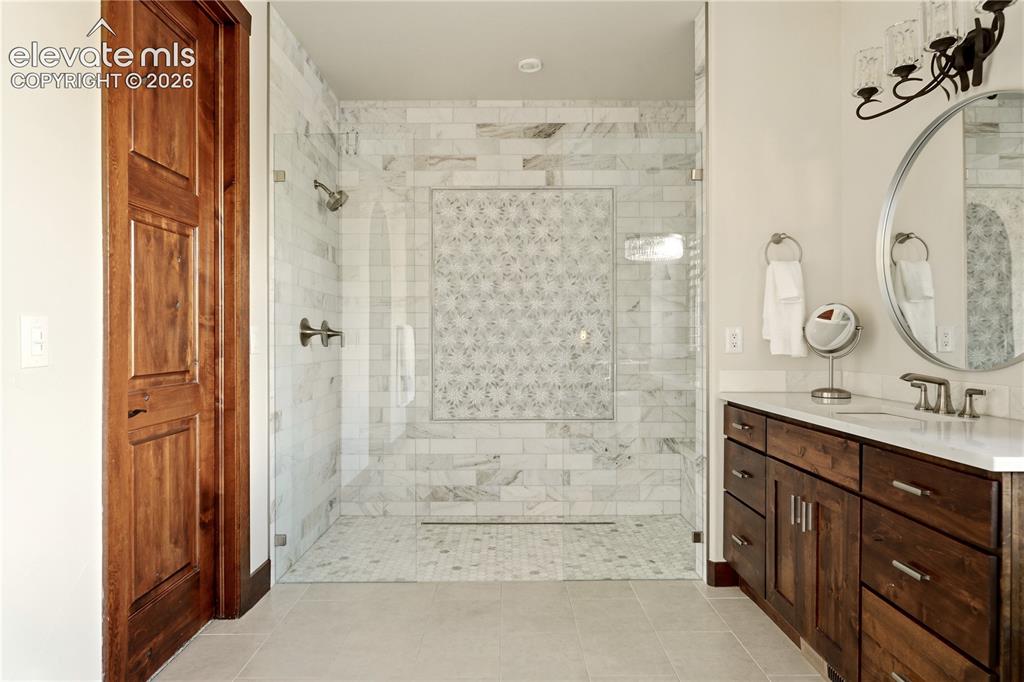 Image 22 of 46: Bathroom