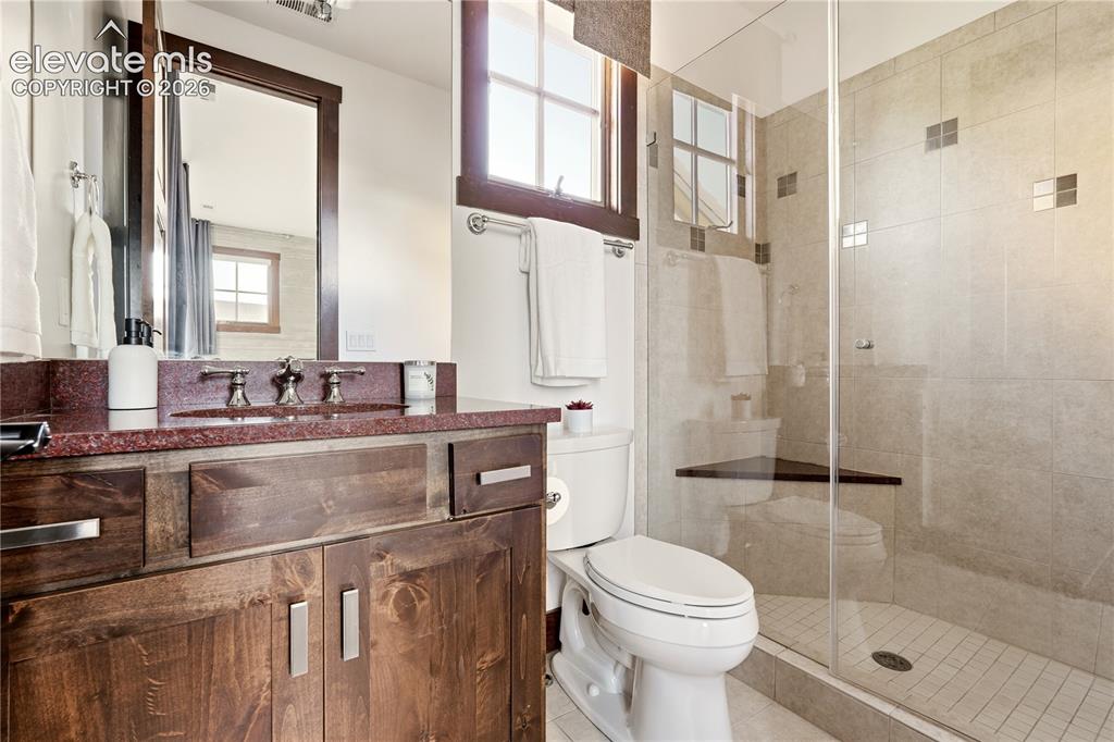 Image 40 of 46: Bathroom