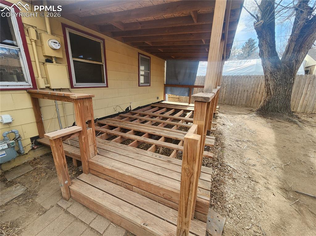 Image 16 of 16: Deck