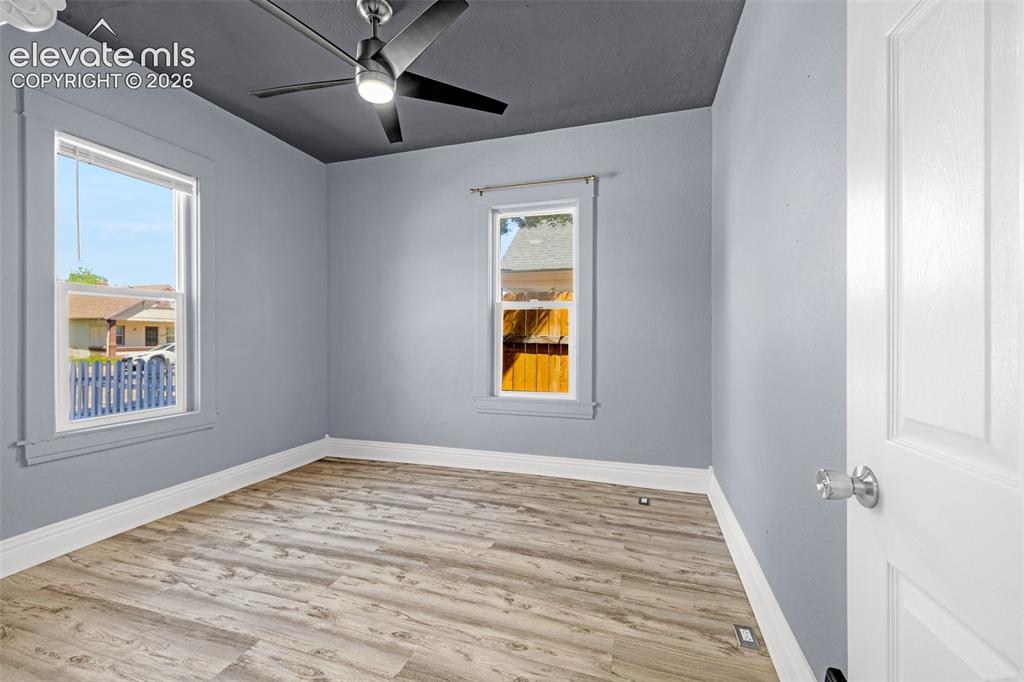 Image 15 of 25: Bedroom