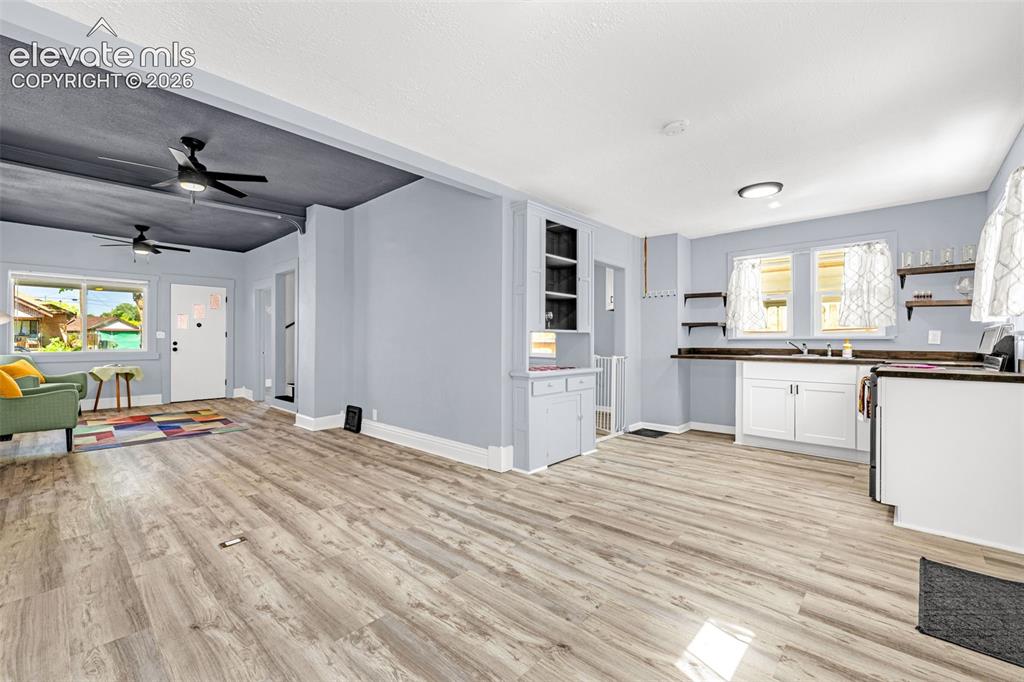 Image 6 of 25: Dining Area