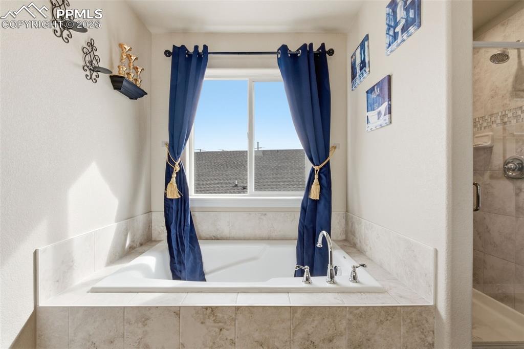 Image 13 of 22: Bathroom