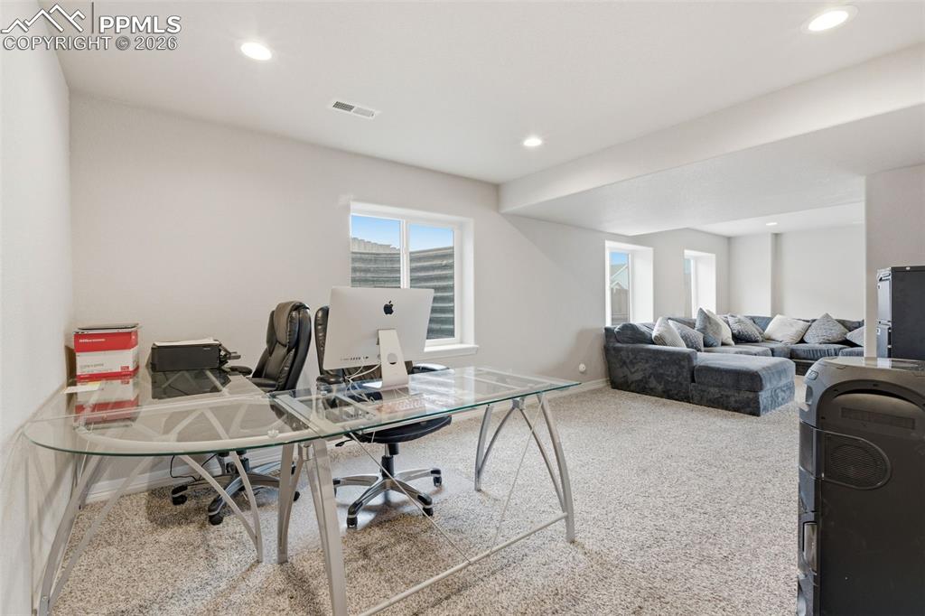 Image 15 of 22: Office