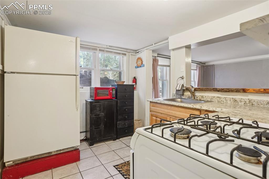 Image 31 of 43: Fully equipped kitchen with gas stove on lower level