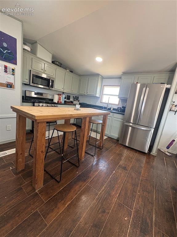 Image 9 of 15: Kitchen