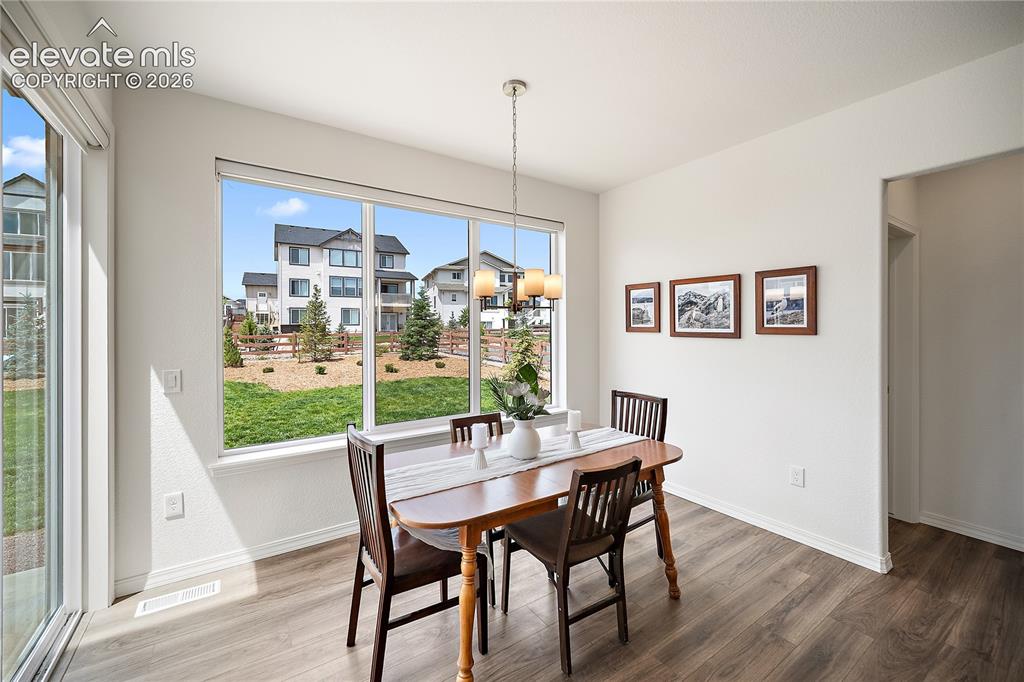 Image 10 of 49: Dining Area