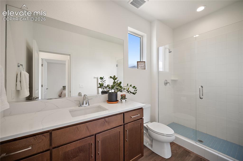 Image 17 of 49: Bathroom