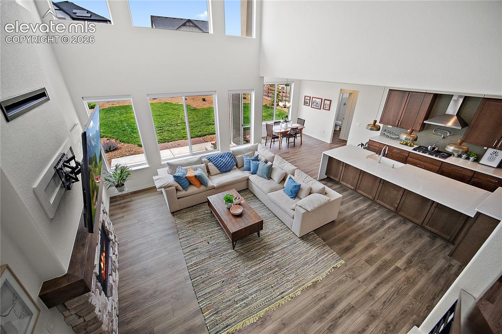 Image 18 of 49: Living Room